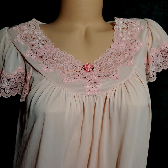 VTG SHADOWLINE Nightgown FEMININE PINK NYLON Sissy Coquette Eyelet Lace SMALL - Picture 2 of 10